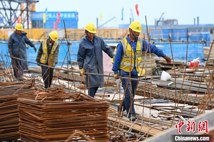 福州机场二期扩建工程五一假期赶工忙