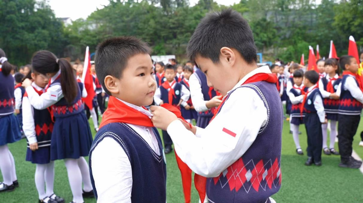 星星火炬引领方向，云慧小学庆祝第74个建队日大队主题活动举行