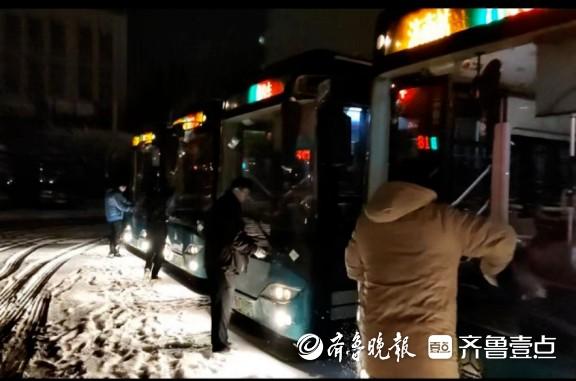 情报站|山东大雪中的温情守护！寒风中这些暖心瞬间令人动容……