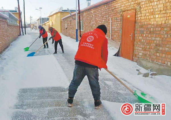 【探索城市精细化管理新路子】人机配合即下即清 “火力全开”雪停路净——探寻乌鲁木齐高效清雪背后故事