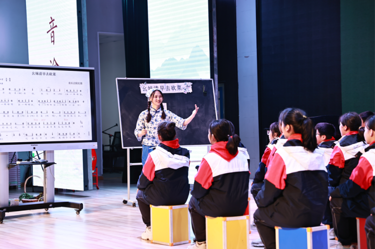 传唱巴音渝韵，重庆市地方音乐微课现场展示与交流研讨会召开