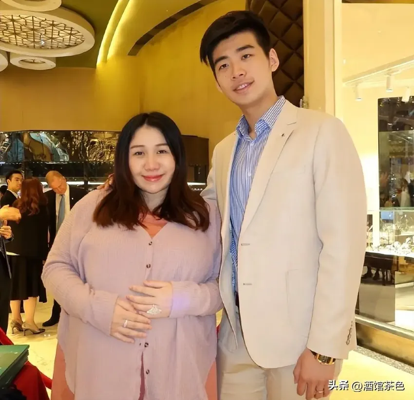 倒贴14亿下嫁东北小伙，结婚5年被宠成宝，赌王女儿何超盈赌对了