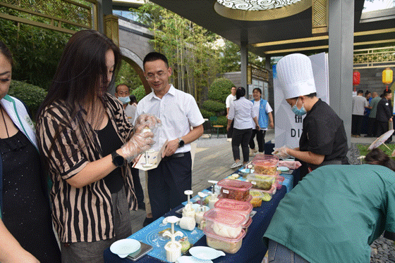 八里庄社区举办企业联盟启动仪式暨中秋市集活动