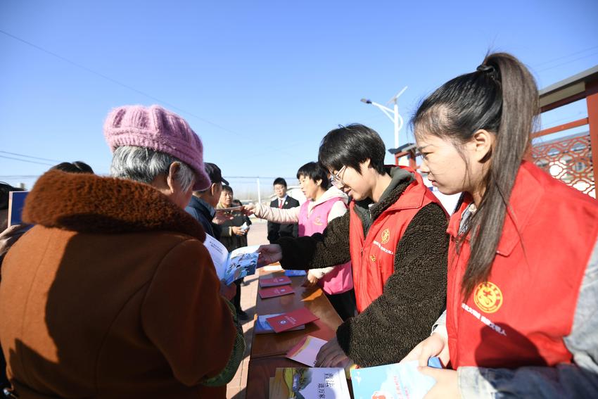 河北迁安：普法宣传进农村 为民服务零距离