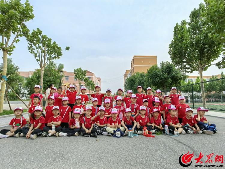 利津县第三实验幼儿园组织大班幼儿参观小学