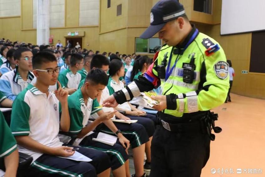 2000余名师生现场“听课”！聊城开发区交警进校园讲安全