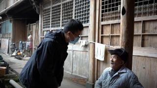 温州文成：免费安装“一键呼叫”报警器 守护独居老人生命健康