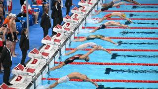 只差0.12秒！中国队男女混合泳接力摘银 覃海洋对徐嘉余说“交给我来追”，他做到了