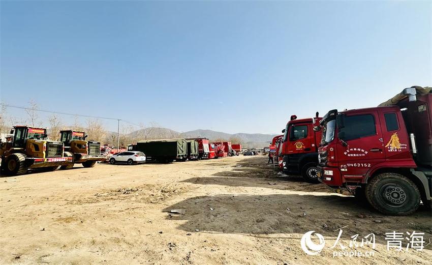 现场直击|中川乡草滩村进村阻塞道路即将抢通