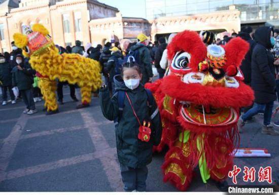 吉林长春小学生返校 学校“花式”迎接