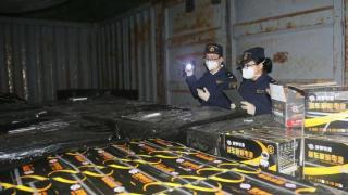 南宁海关发现12件未申报的铅酸电池，总重22吨
