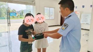 双胞胎丢失3万余元学费，交警帮找回