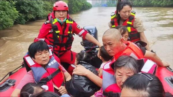 济南济南益民救援队救援被困群众