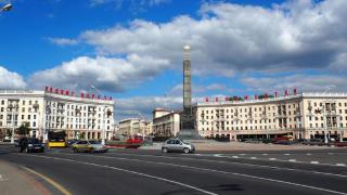 白俄罗斯正与俄罗斯和中国进行谈判，以吸引重建道路的资金
