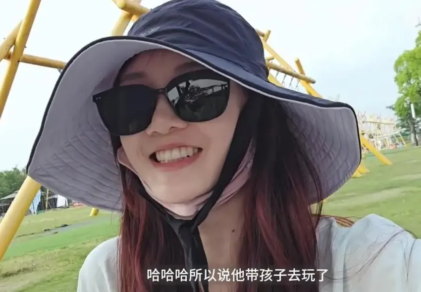 郑恺带老婆孩子出游，与苗苗补过结婚纪念日，俩儿女露正脸像爸爸