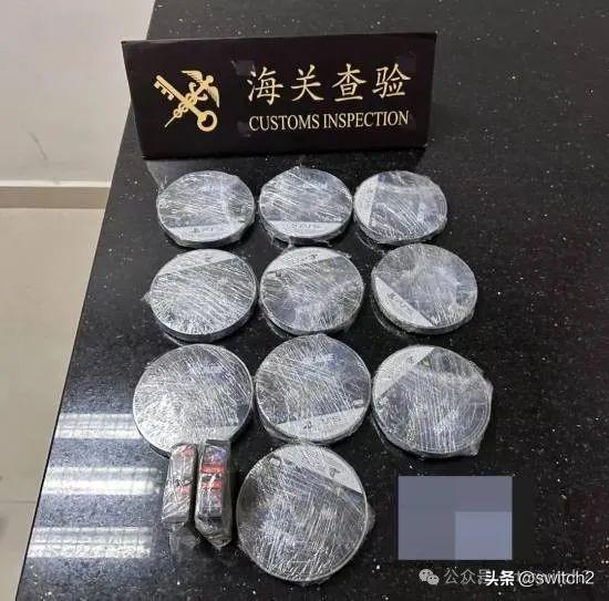 真原味卡带！女旅客胸藏120张switch卡带走私被查