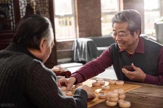 “人老会有两道坎，迈过活到九十九”，是指哪两道坎？