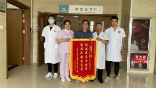 宁津县中医院：精心治疗获认可 爱心患者捐赠康复器材