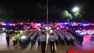 胶州警方开展全市国庆安保清查行动集中出警仪式