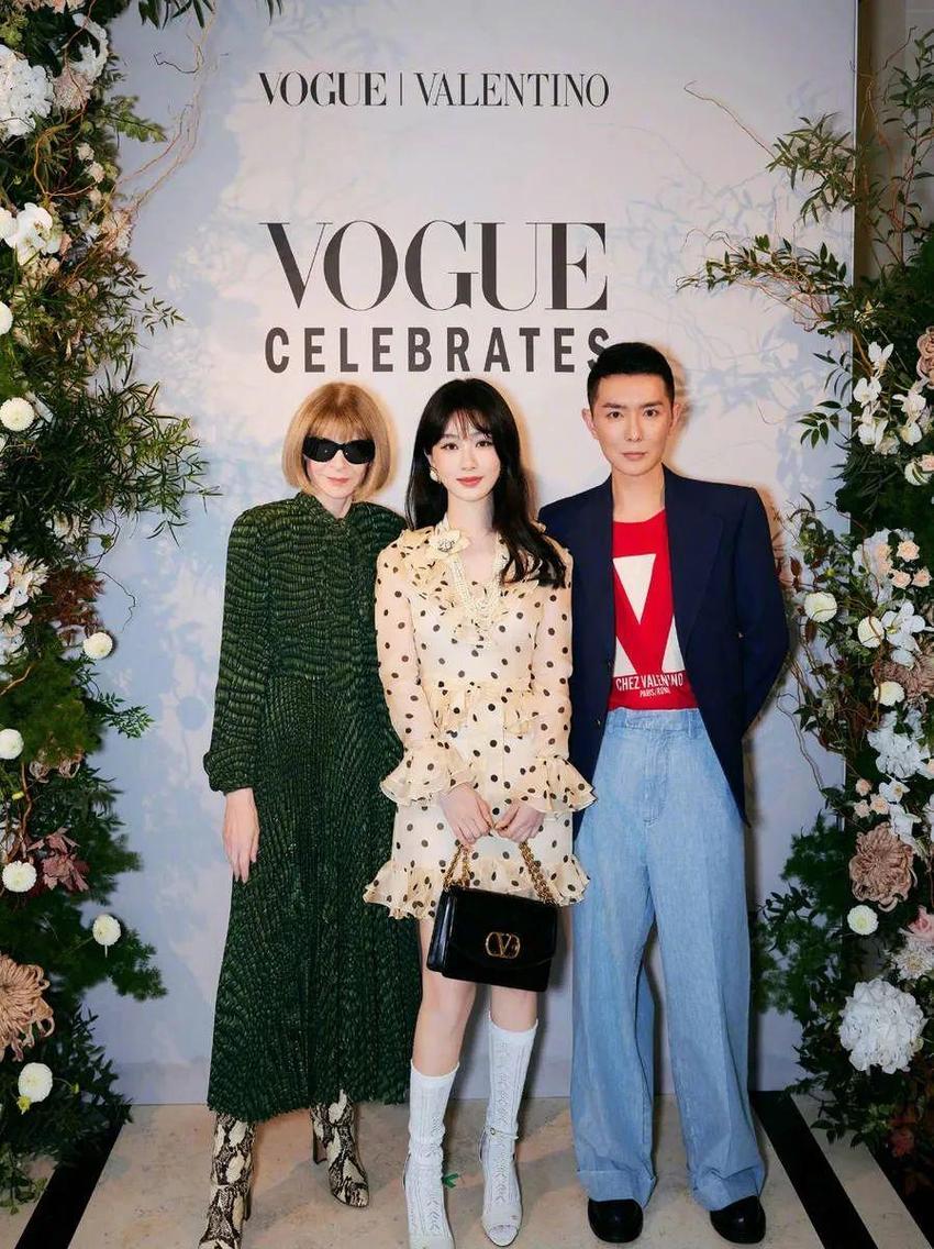 杨紫VOGUE晚宴状态绝佳，分享美照送国庆祝福