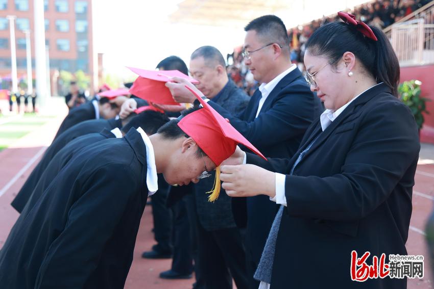 承德普臻中学举行首届成人礼活动