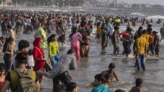 印度高温突破纪录，恒河水成“大型洗浴中心”，首都或将不再适合人类居住