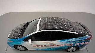 新能源汽车的车顶上为什么不装一块太阳能电池板？