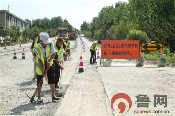 烟台市海阳市：高效维修破损道路 确保群众脚下安全