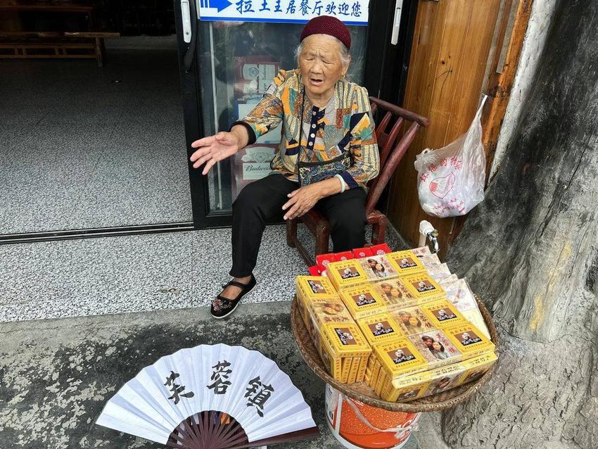 泰安市摄影家协会红色摄影之旅走进湘西芙蓉镇