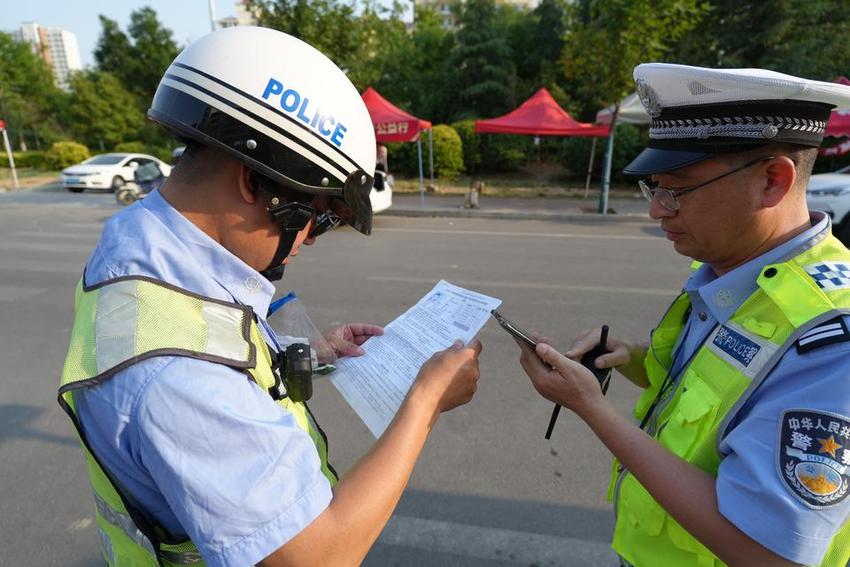 2024高考直击|交警“暖心接力”，迅速找到丢证考生