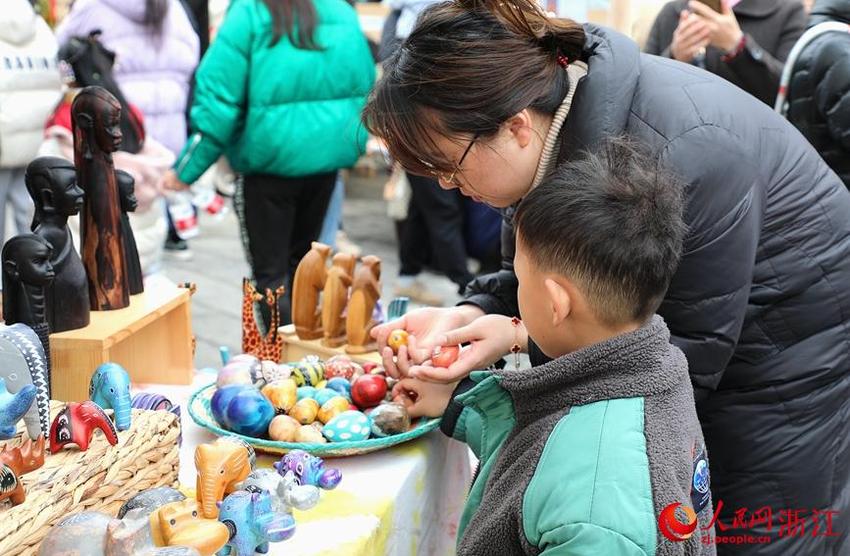 浙江桐乡：千亩槜李花海 笑迎四海宾客