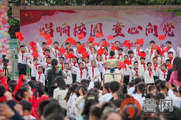 滕州市实验小学永昌路校区举行“唱响校园•童心向党”合唱比赛