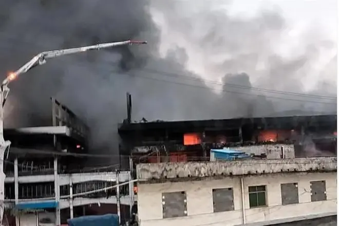 物业回应“湖南吉首批发市场火灾”：保安发现店铺起火尝试灭火未果，正登记商户损失