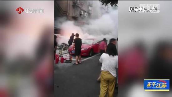 南京建邺区一小区电瓶车引发火灾 幸无人员伤亡