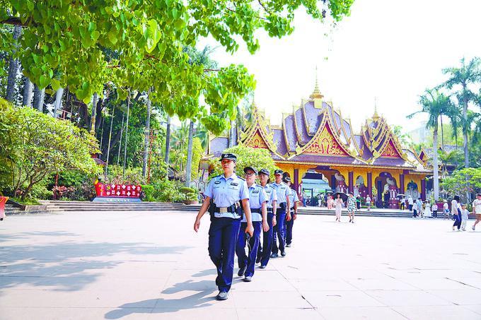 警务前移 服务游客放心“打卡”