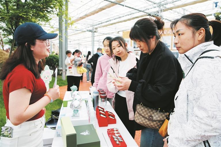 霍林郭勒市首届“书香节”系列活动精彩纷呈