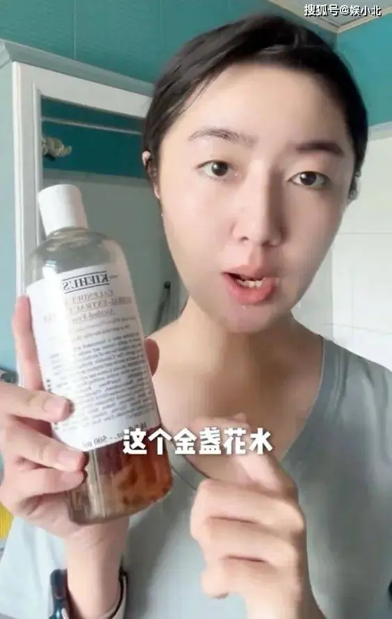 翻看“点读机女孩”过往视频，她的疯狂可不止篡改时间博眼球