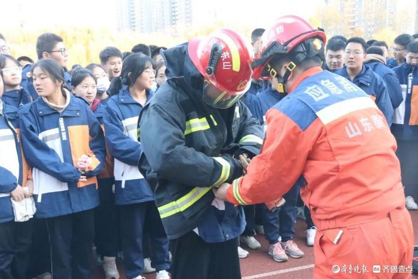 全体师生“紧急疏散”，不漏一人！泰安英中消防逃生演练干货满满