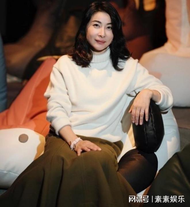 郭晶晶67岁母亲范玉梅：将最好的留给女儿，和朱玲玲共同扶持家人