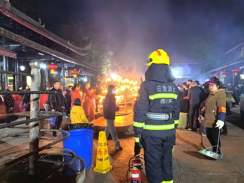 新春走基层 | 除夕四川消防共接处警1486起 提醒市民欢度佳节勿忘安全