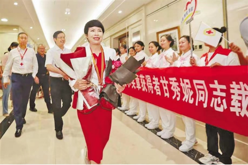 学习贯彻二十大·“五项先锋”赛马比拼丨护理部党支部党员志愿服务队：党建引领凝心聚力 逆行追光唱响“宽仁三全”