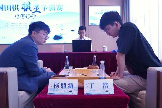 棋王争霸赛八强战罢 杨鼎新谢科李钦诚柁嘉熹进四强