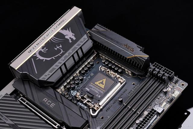 微星MEG Z890 ACE战神主板开箱