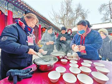 猜灯谜、看大戏、逛庙会，年味浓！