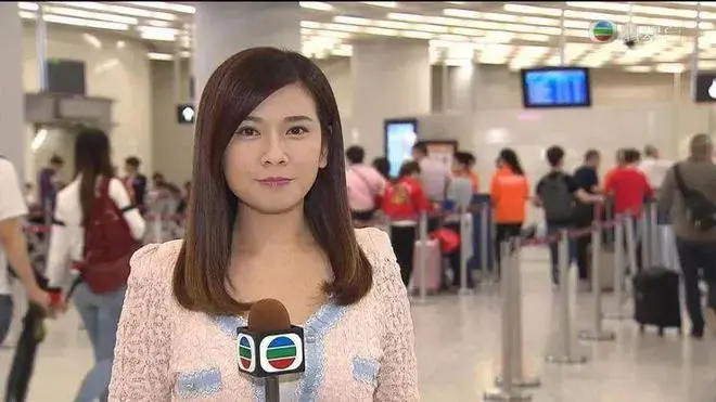 前TVB女主播继续做幕前工作，每次造型不重样获赞用心，去年曾公开认爱