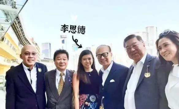 深挖 | 被视为接班人的李嘉诚长孙女，为什么要改名?