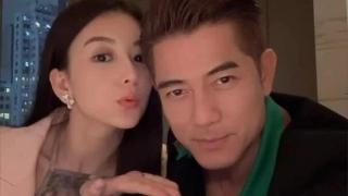 方媛和两个女儿手牵手去主题乐园游玩 陪女儿开心玩各种机动游戏