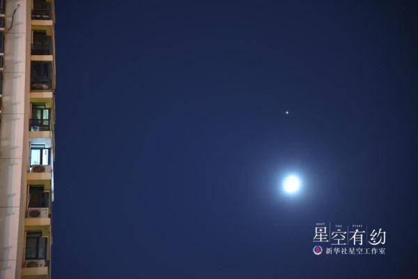 星空有约丨木星伴月正月初五现身夜空，奏响“星月交响曲”