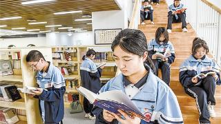 涿州二中学生走进市图书馆