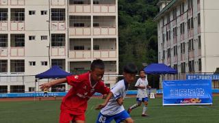 踢足球过暑假 500余名足球少年约战四川天全